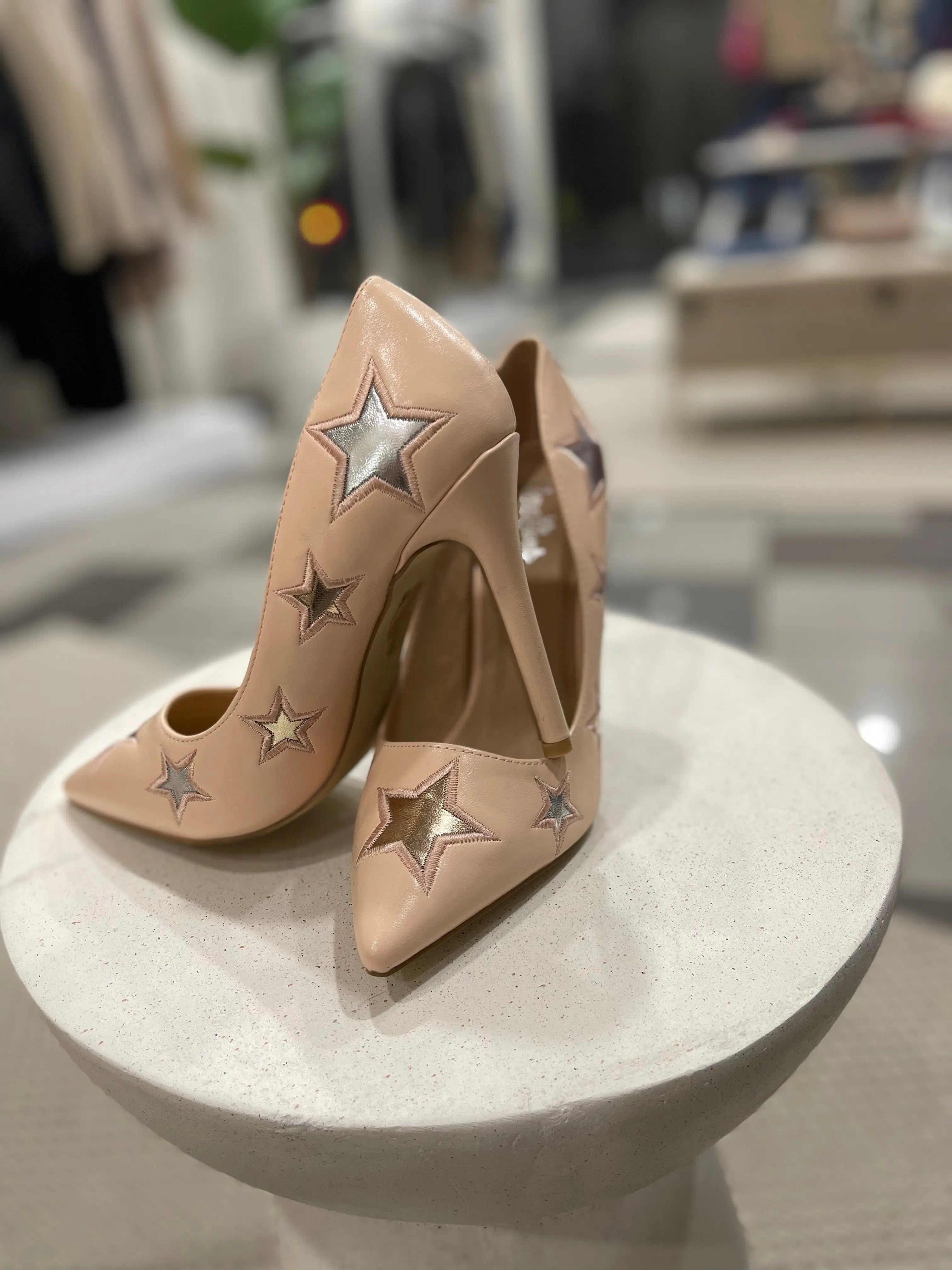 Décolleté color cipria con stelle argento Vanchi