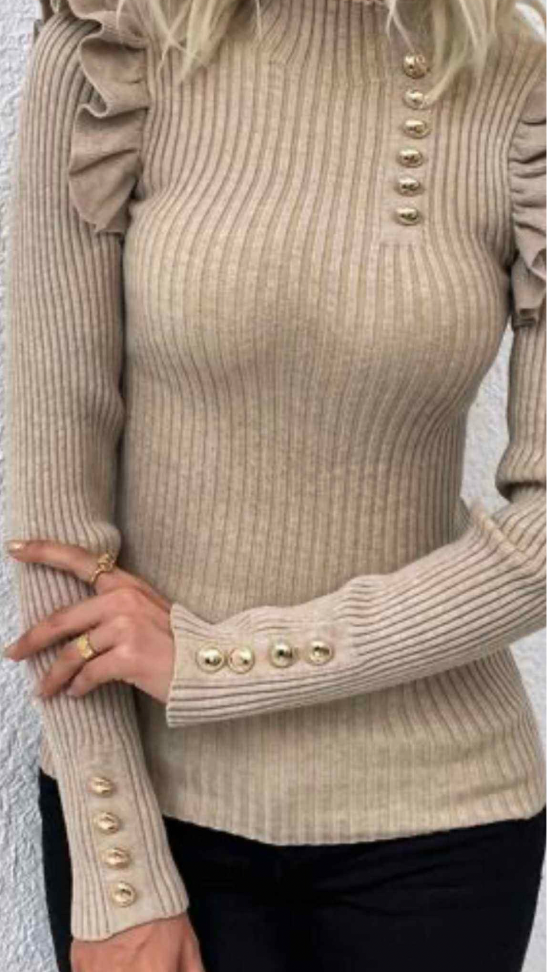 Maglia a costine con bottoni oro