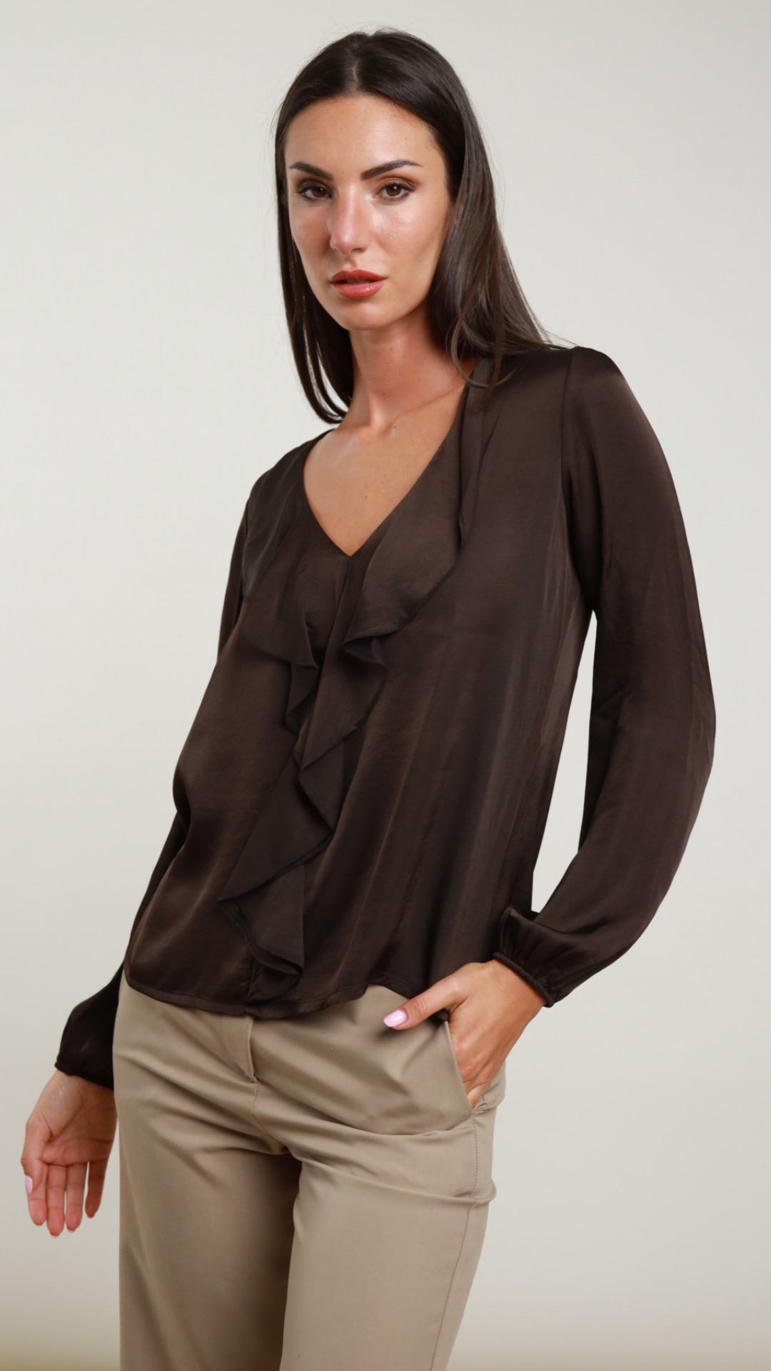 BLUSA CON ROUCHES